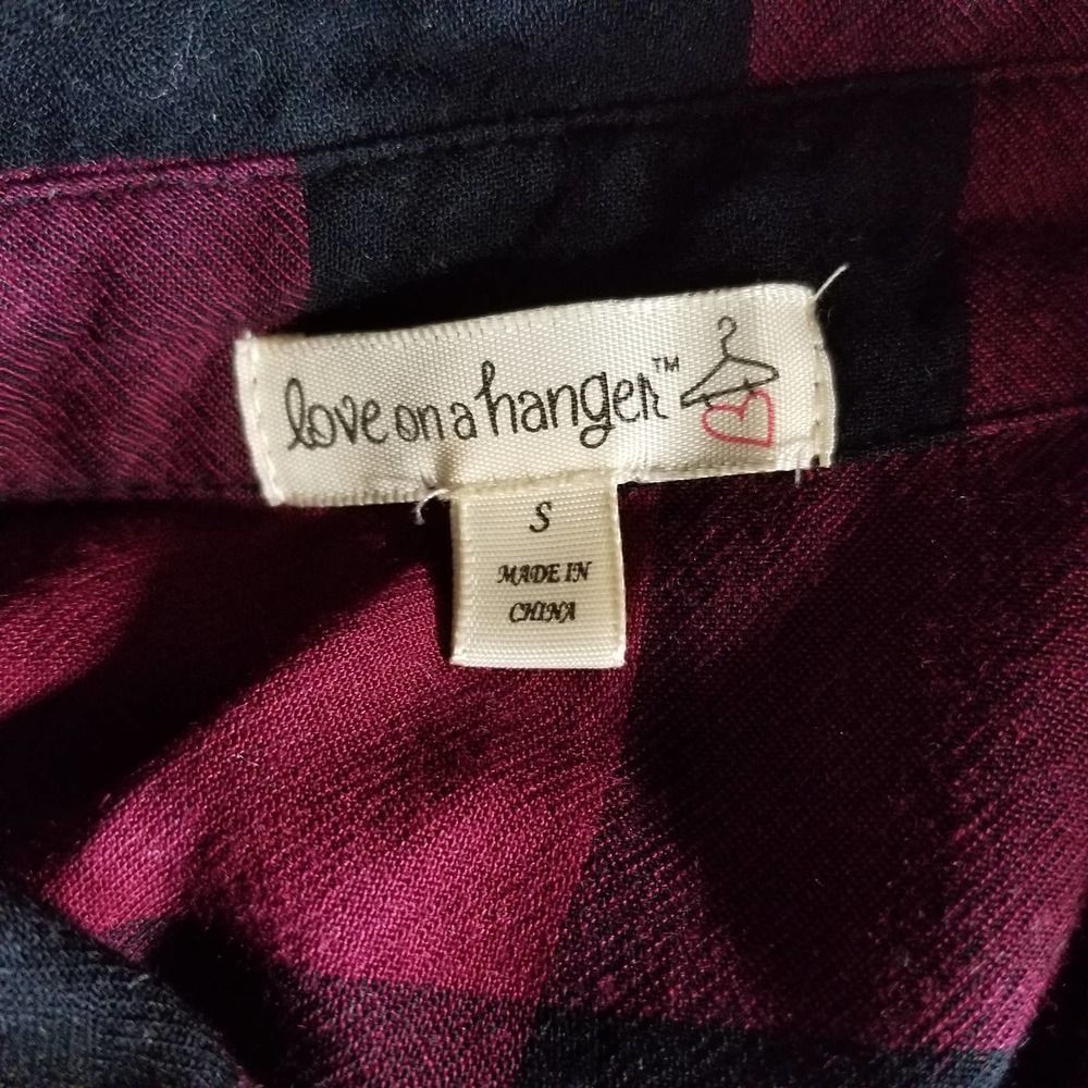 Love On‎ A Hanger Plaid Crochet Trim Tulip Back Top - Picture 8 of 8